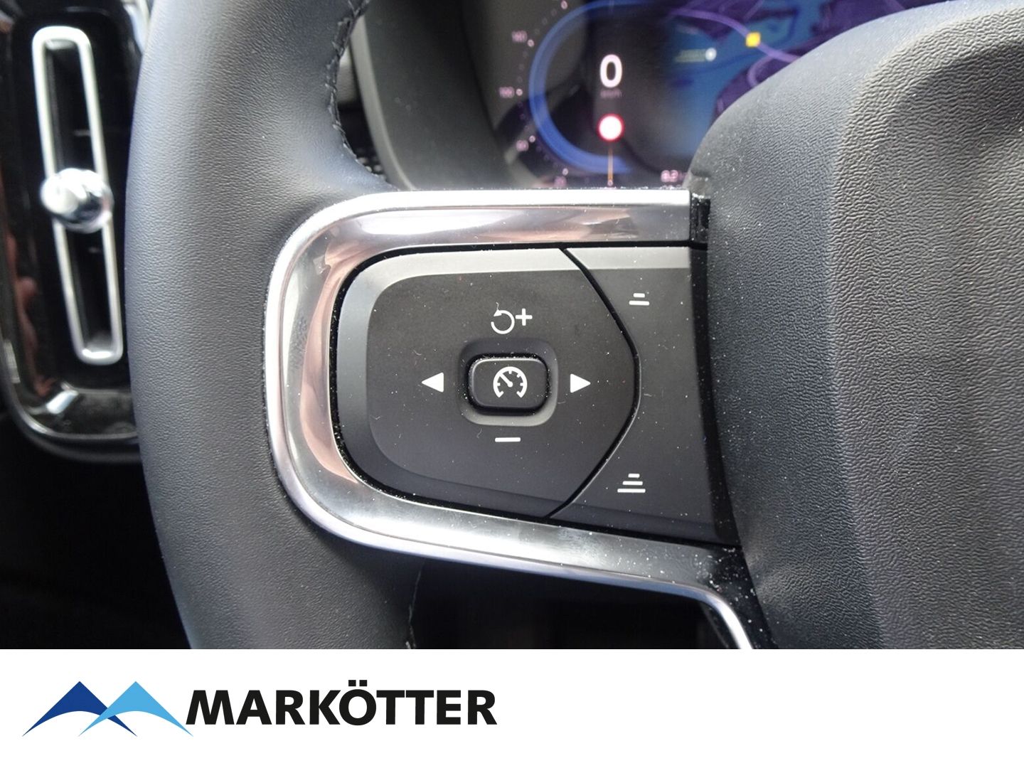 Volvo XC40 B3 Plus Dark - Samsaru's Car Outlet