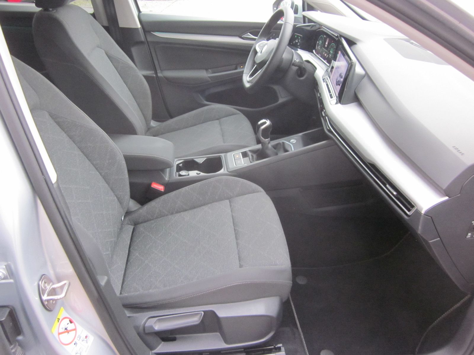 Volkswagen Golf VIII Variant Life - Samsaru's Car Outlet