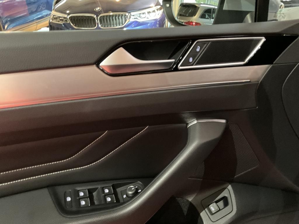 Volkswagen Passat Variant 1.5 TSI DSG Elegance - Samsaru's Car Outlet