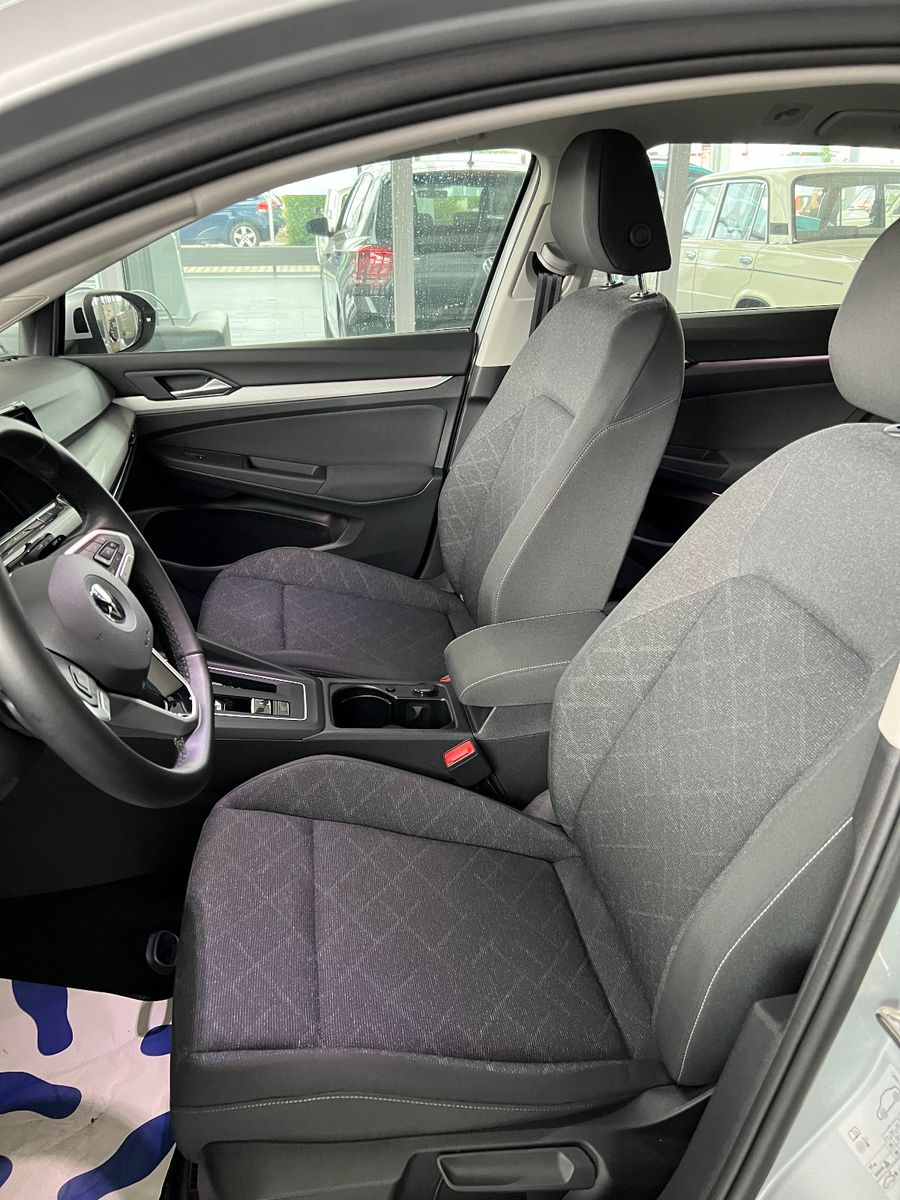 Volkswagen Golf VIII Variant Life 1.5 TSI - Samsaru's Car Outlet