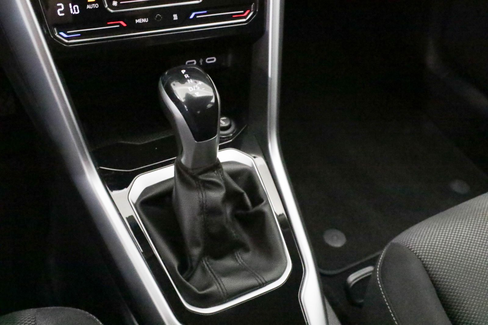 Volkswagen T-ROC 1.5 TSI DSG Life - Samsaru's Car Outlet