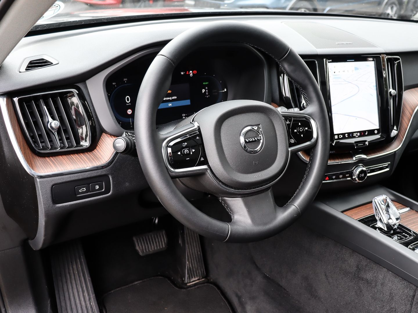 Volvo XC60 Plus Dark Recharge Plug-In Hybrid AWD T8 Tw