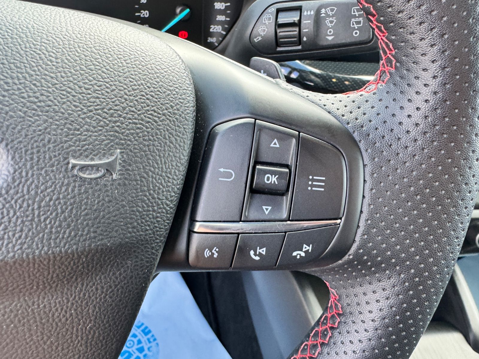 Ford Focus Turnier ST-Line* LED* CAM* AHK*