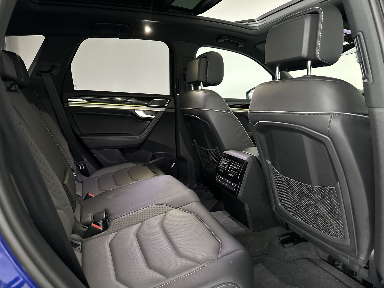 Volkswagen Touareg R-Line BLACK - Samsaru's Car Outlet