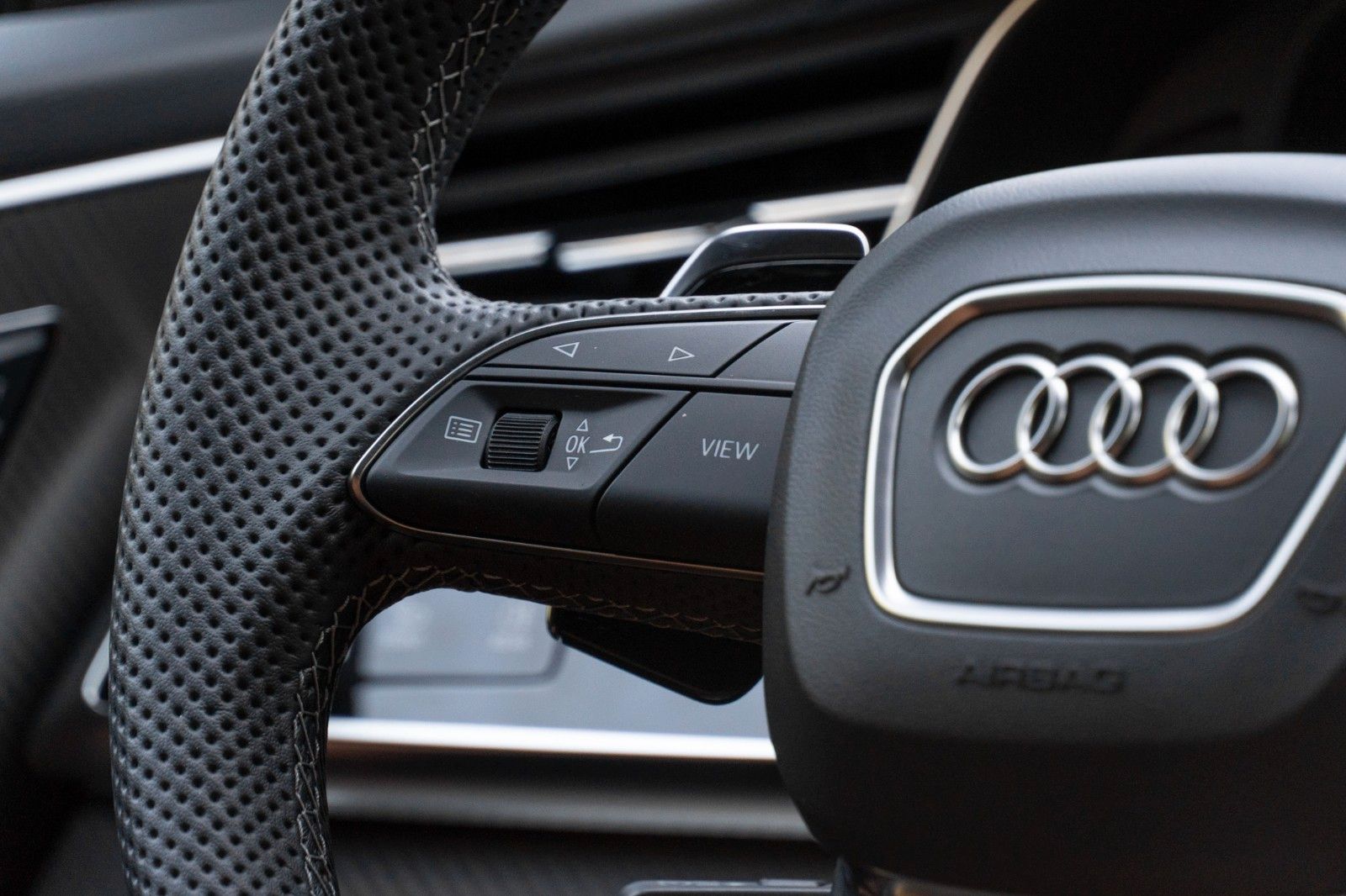 Audi RS Q8 PERFORMANCE.SOFTC.MATRIX.B&W.360°.KERAMIK