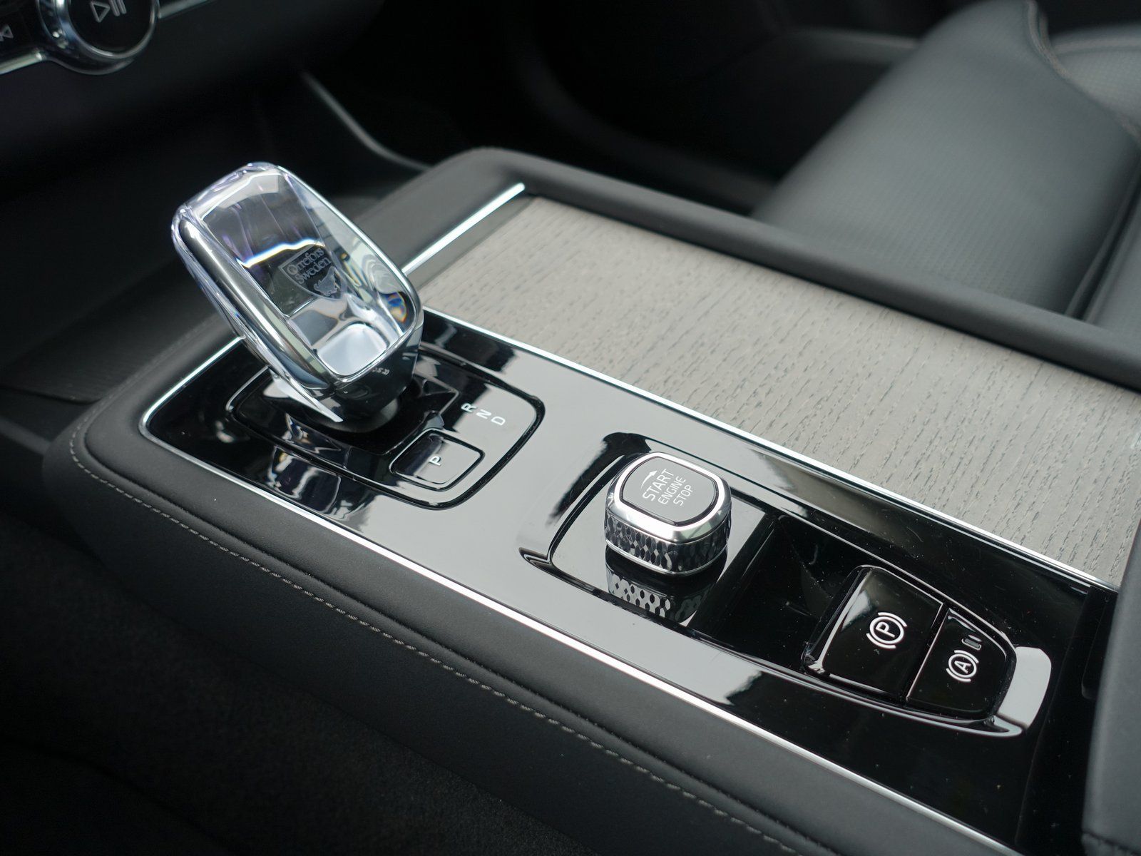 Volvo XC90 Plus T8 AWD/B&W/HeadUP/Pano/360°/FourC/AHK