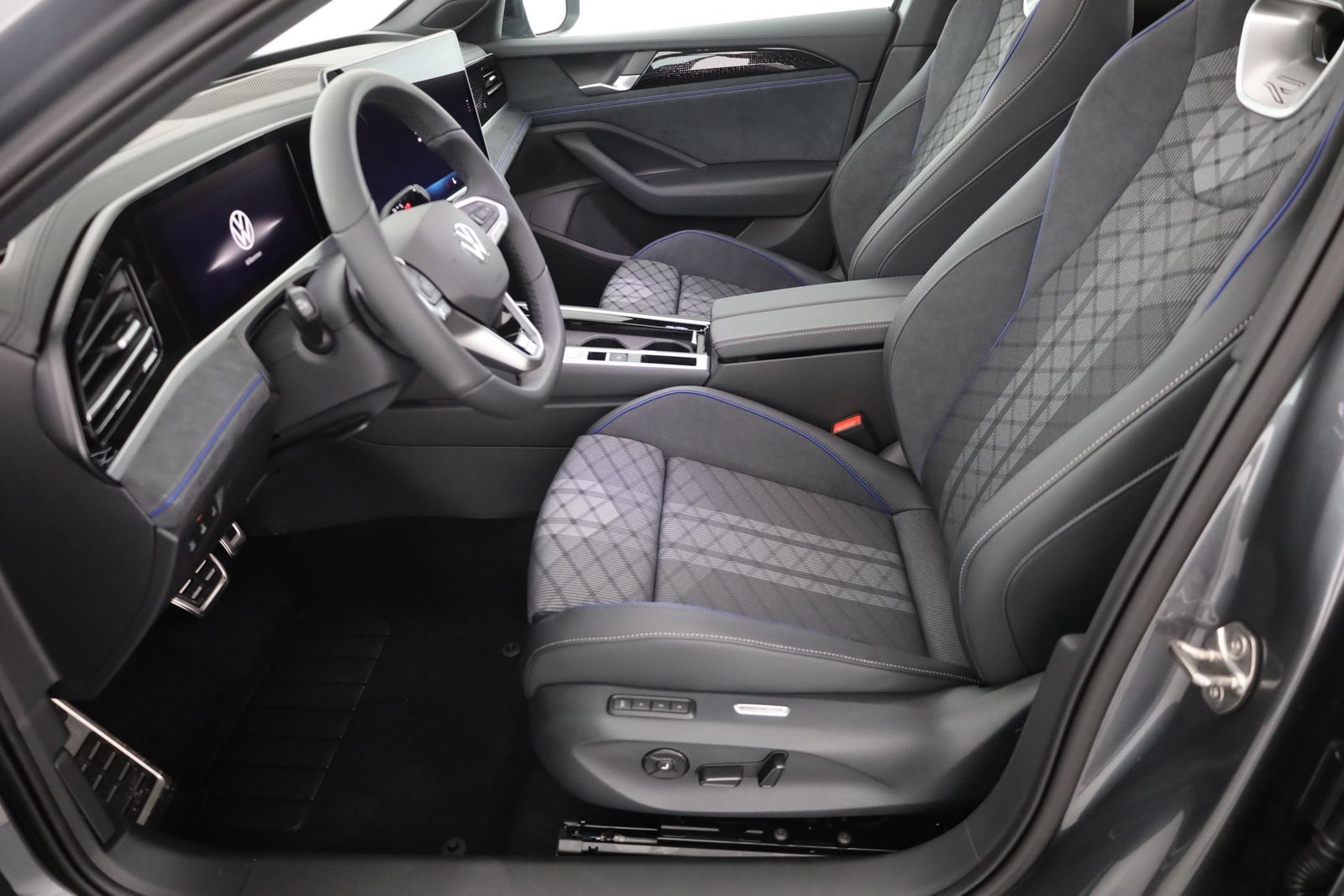 Volkswagen Passat Variant R-Line BlackStyle 2.0 TSI 4M DSG