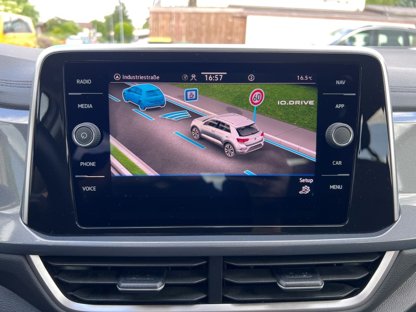 Volkswagen T-Roc 1.0TSI Style - Samsaru's Car Outlet