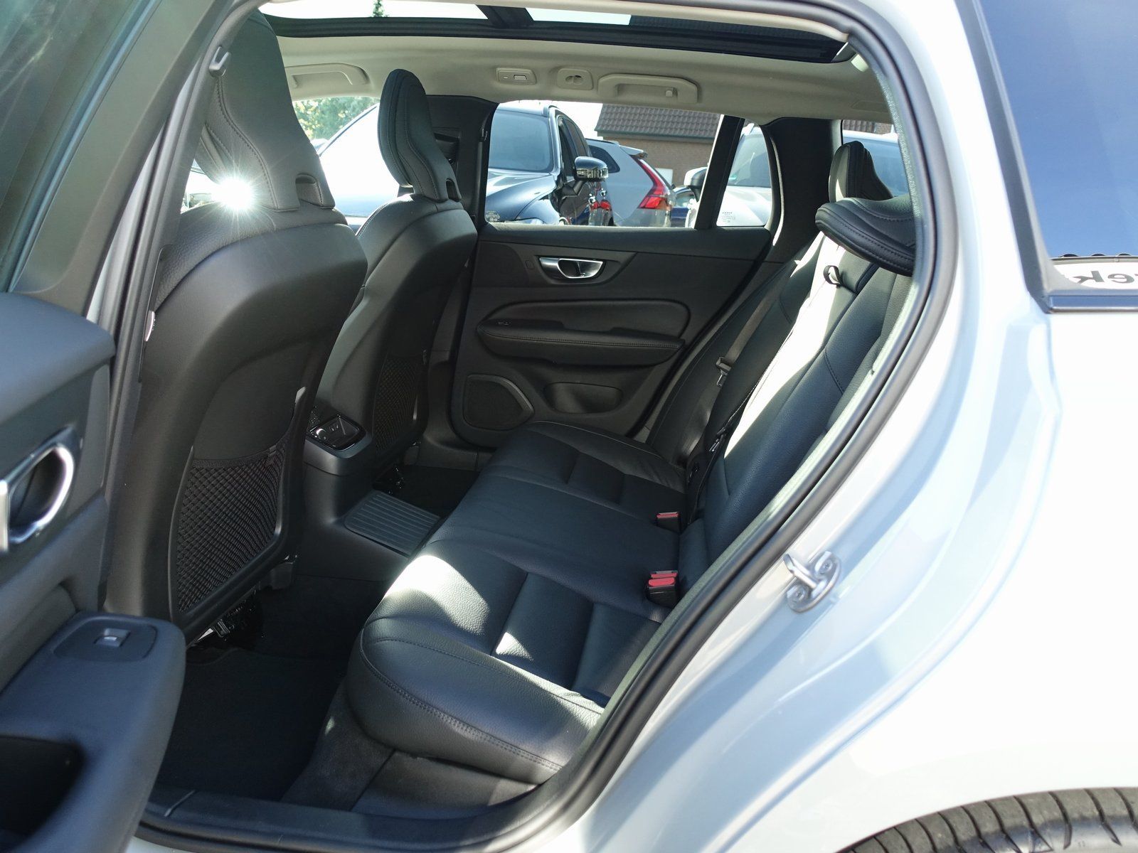 Volvo V60 Plus T6 AWD Plug-in Hybrid/AHK/Pano/360°/H&K