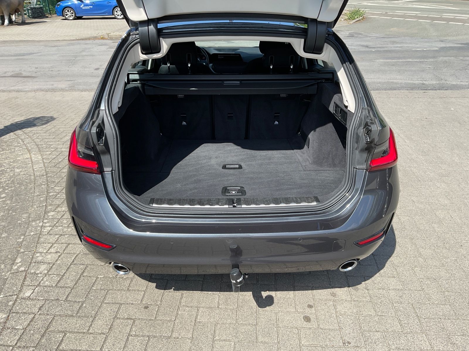 BMW 320d xDrive Touring - Samsaru's Car Outlet