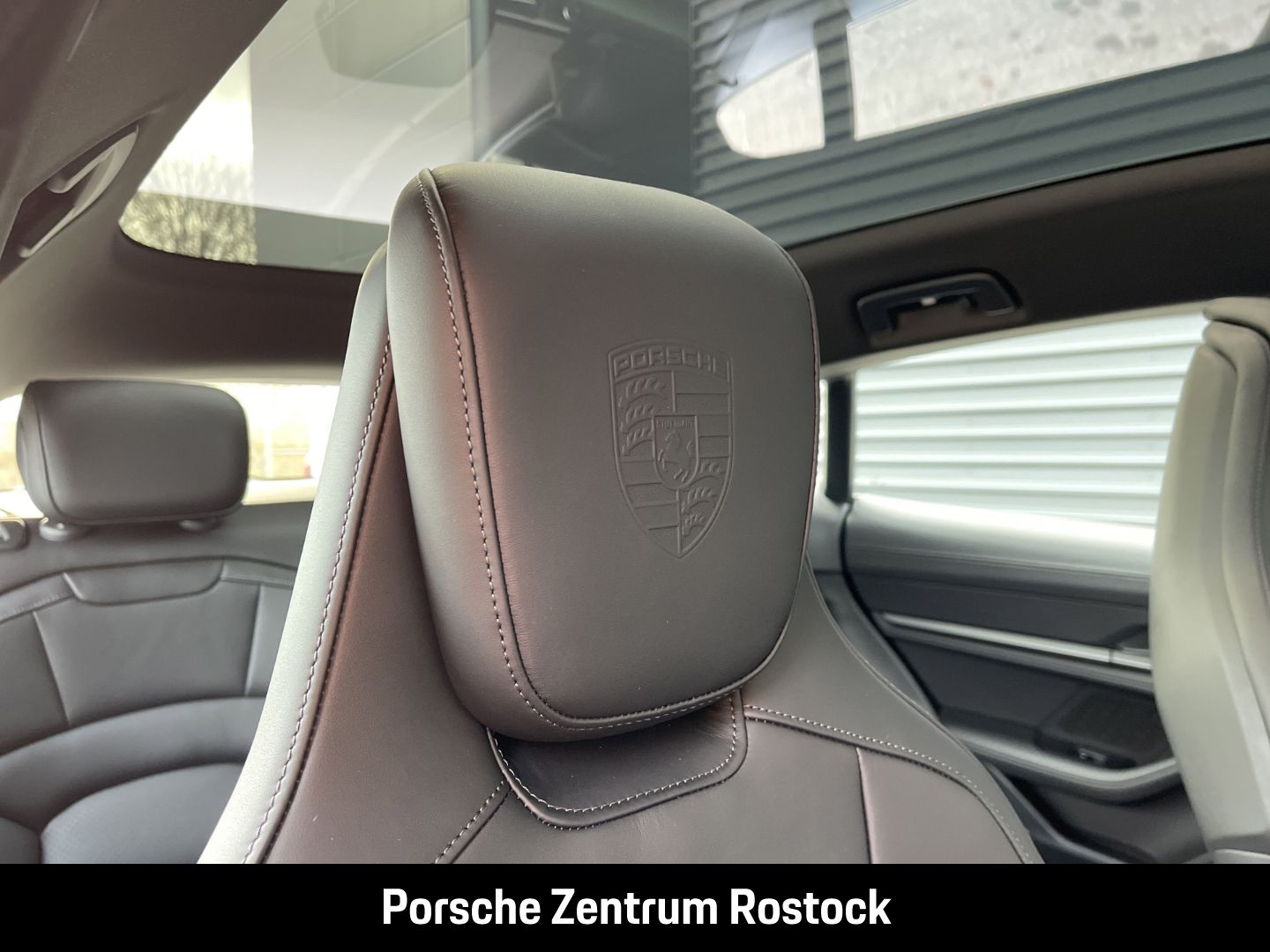 Porsche Taycan 4 Cross Turismo InnoDrive LED-Matrix