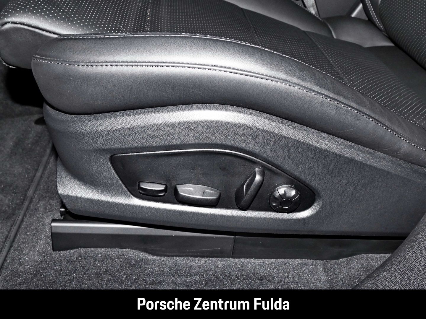 Porsche Macan 4 Luftfederung BOSE LED-Matrix 21-Zoll
