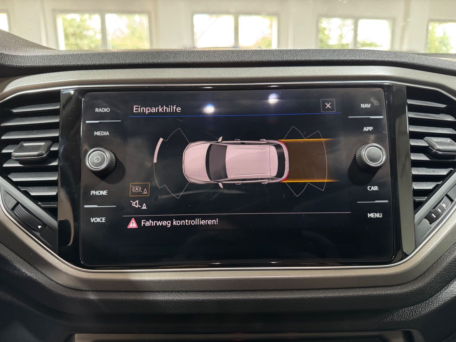 Volkswagen T-Roc Style 2.0 TDI DSG - Samsaru's Car Outlet