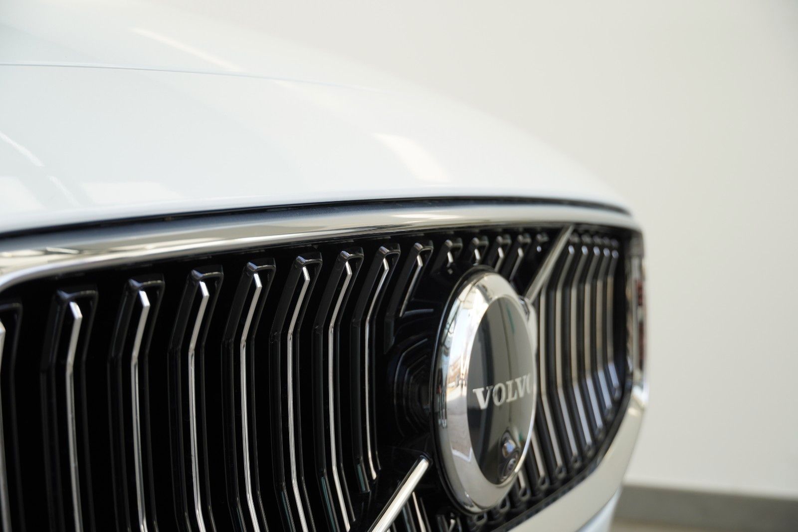 Volvo V60 Kombi Plus Bright Recharge Plug-In Hybrid AW