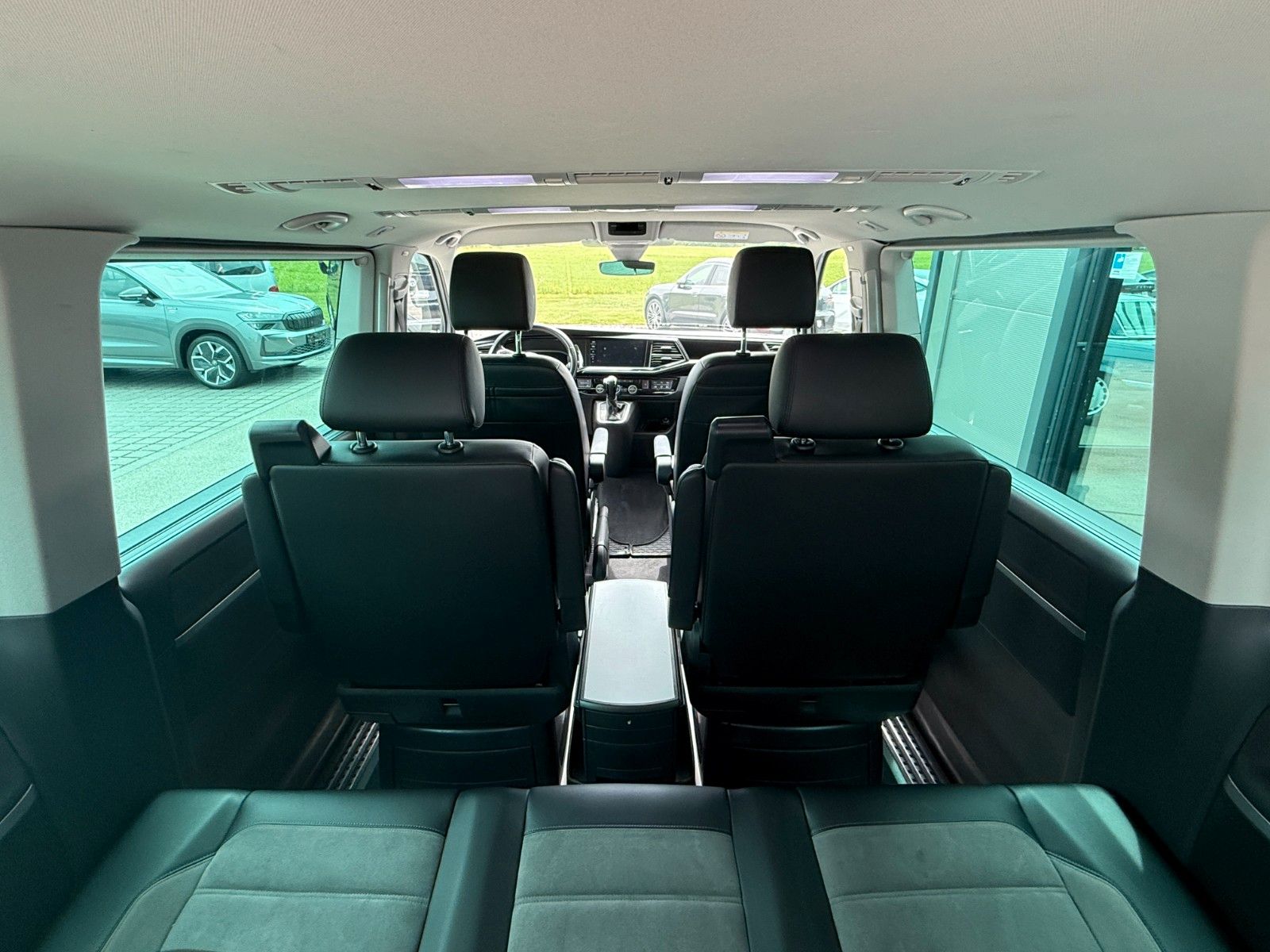 Volkswagen T6.1 MULTIVAN TDI 4MOTION DSG - Samsaru's Car Outlet