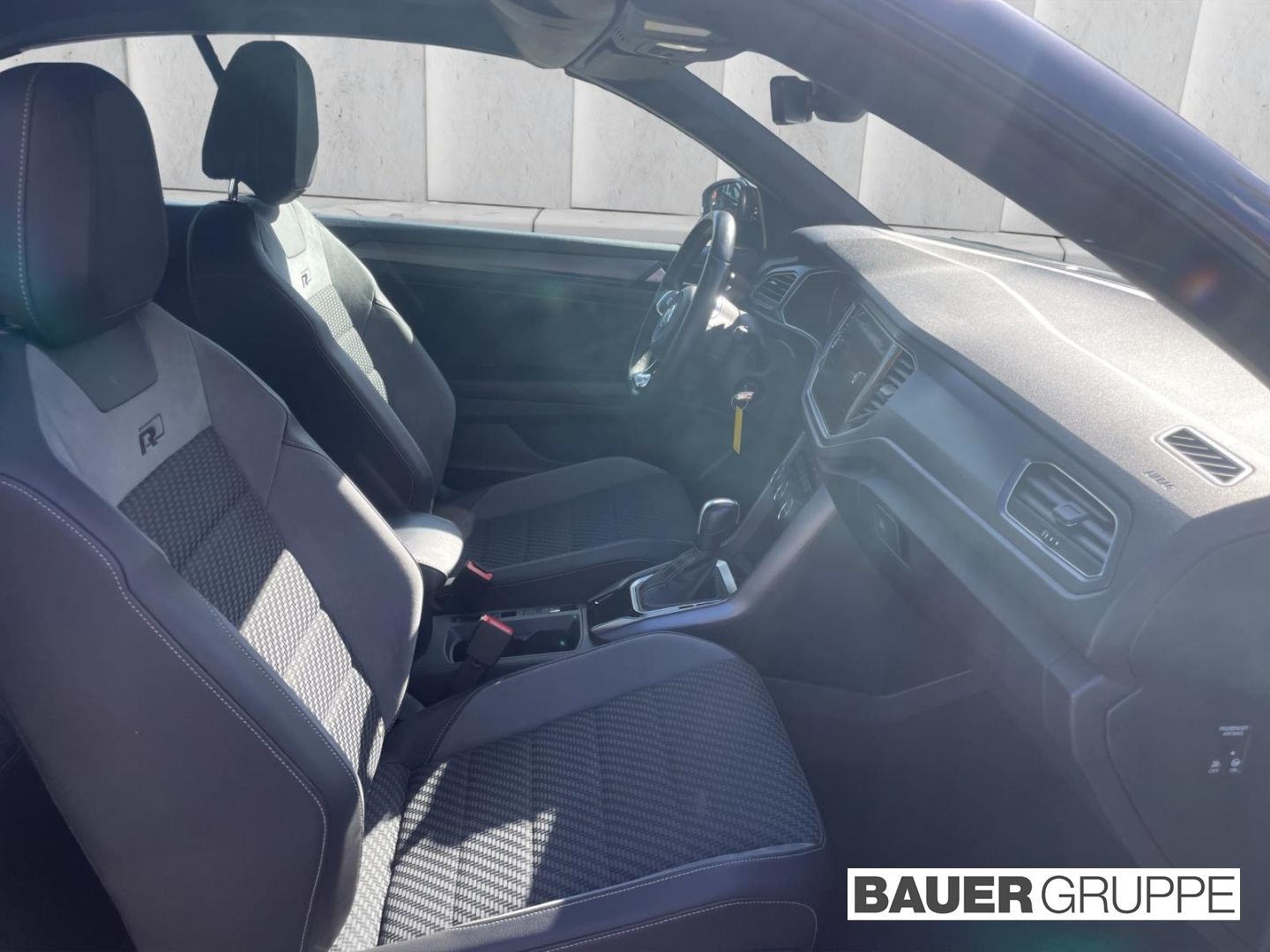 Volkswagen T-Roc R-Line 1.5 TSI - Samsaru's Car Outlet
