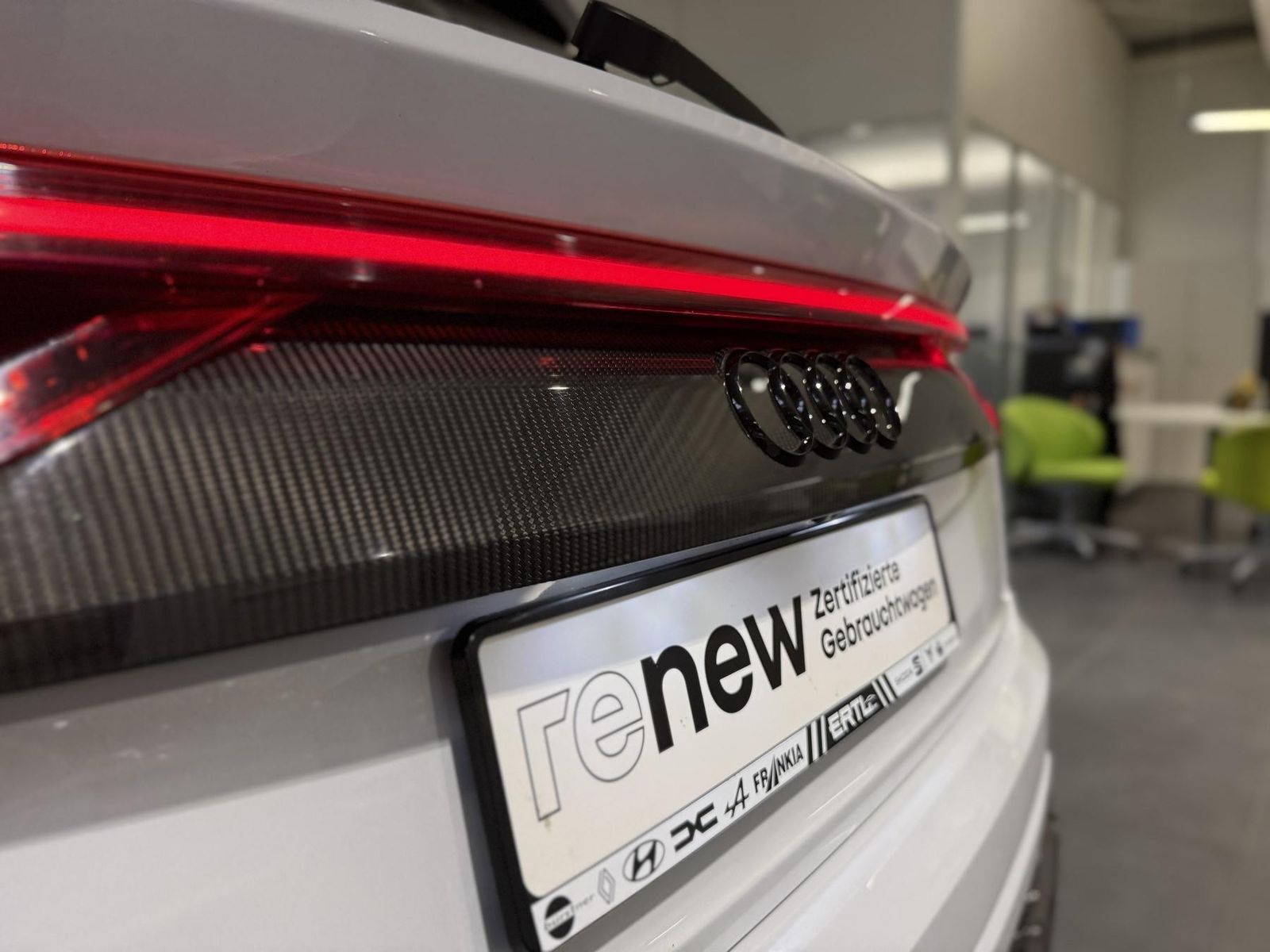 Audi RSQ8 Carbon Pak.+Standheiz 305 km/h+Keramik+B&O