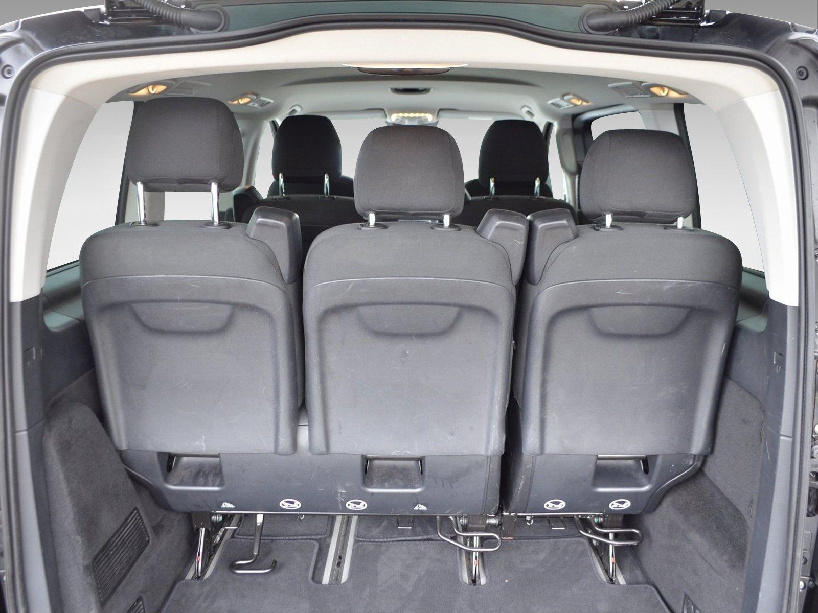 Mercedes-Benz V 220 d 4M EDITION - Samsaru's Car Outlet