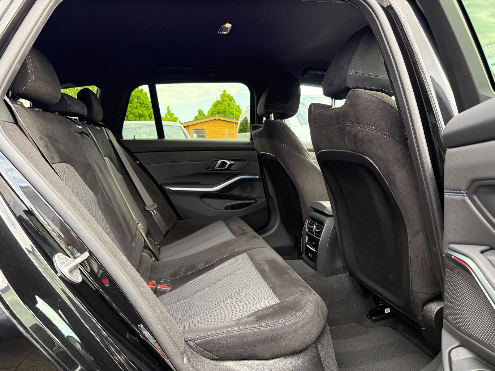 BMW 320 d xDrive M-SPORT FACELIFT AHK Innovation ACC