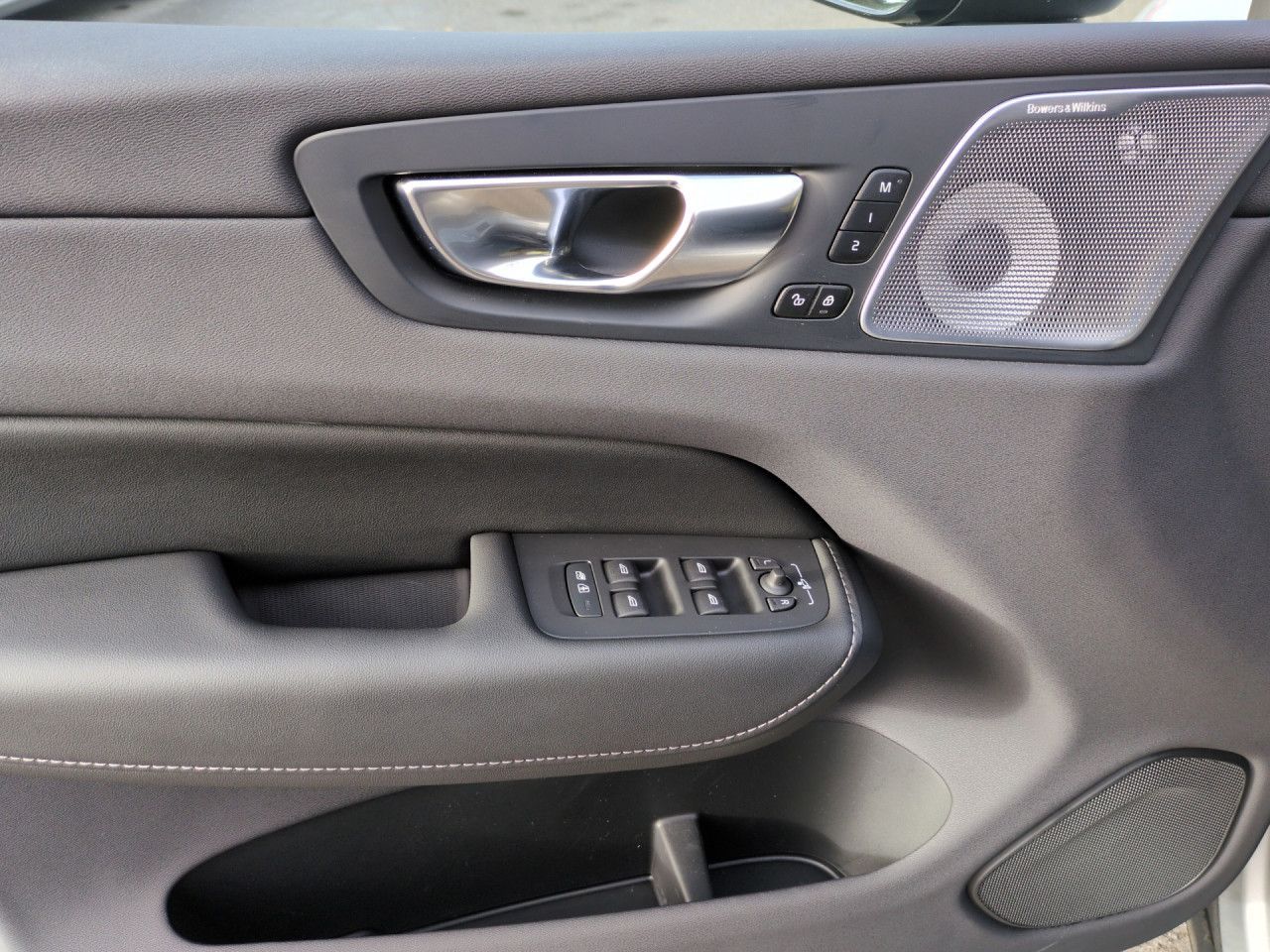 Volvo XC60 T8 Recharge Ultra Dark Plug-In Hybrid AWD