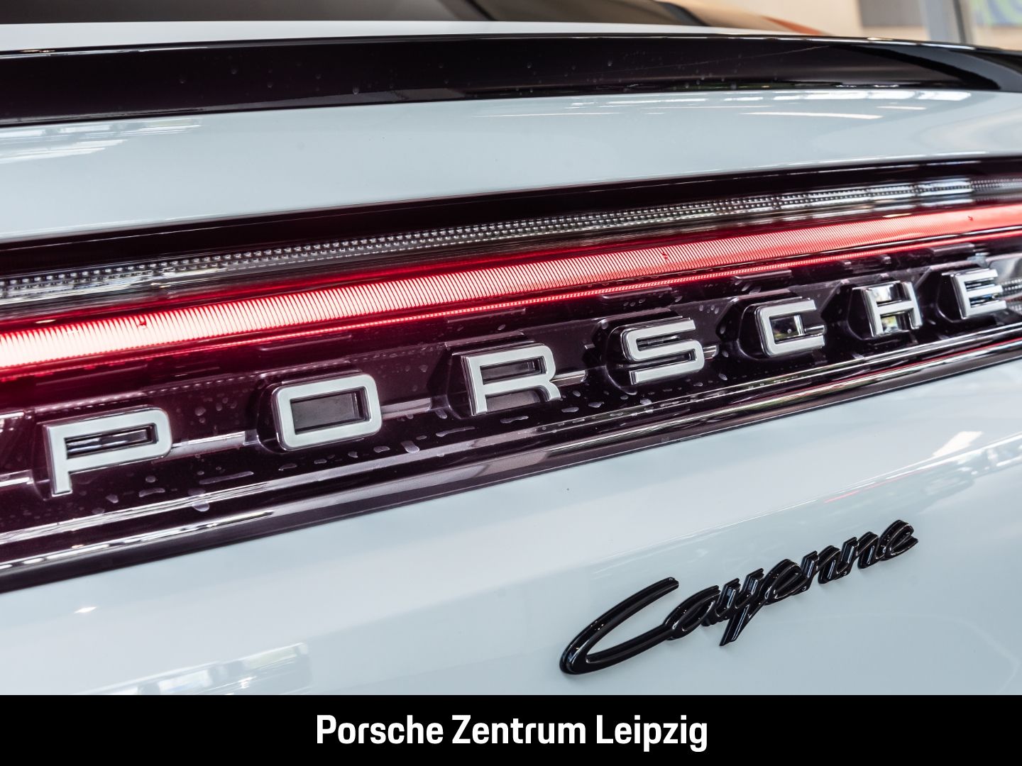 Porsche Cayenne E-Hybrid Coupe SportDesign HD-Matrix Inn