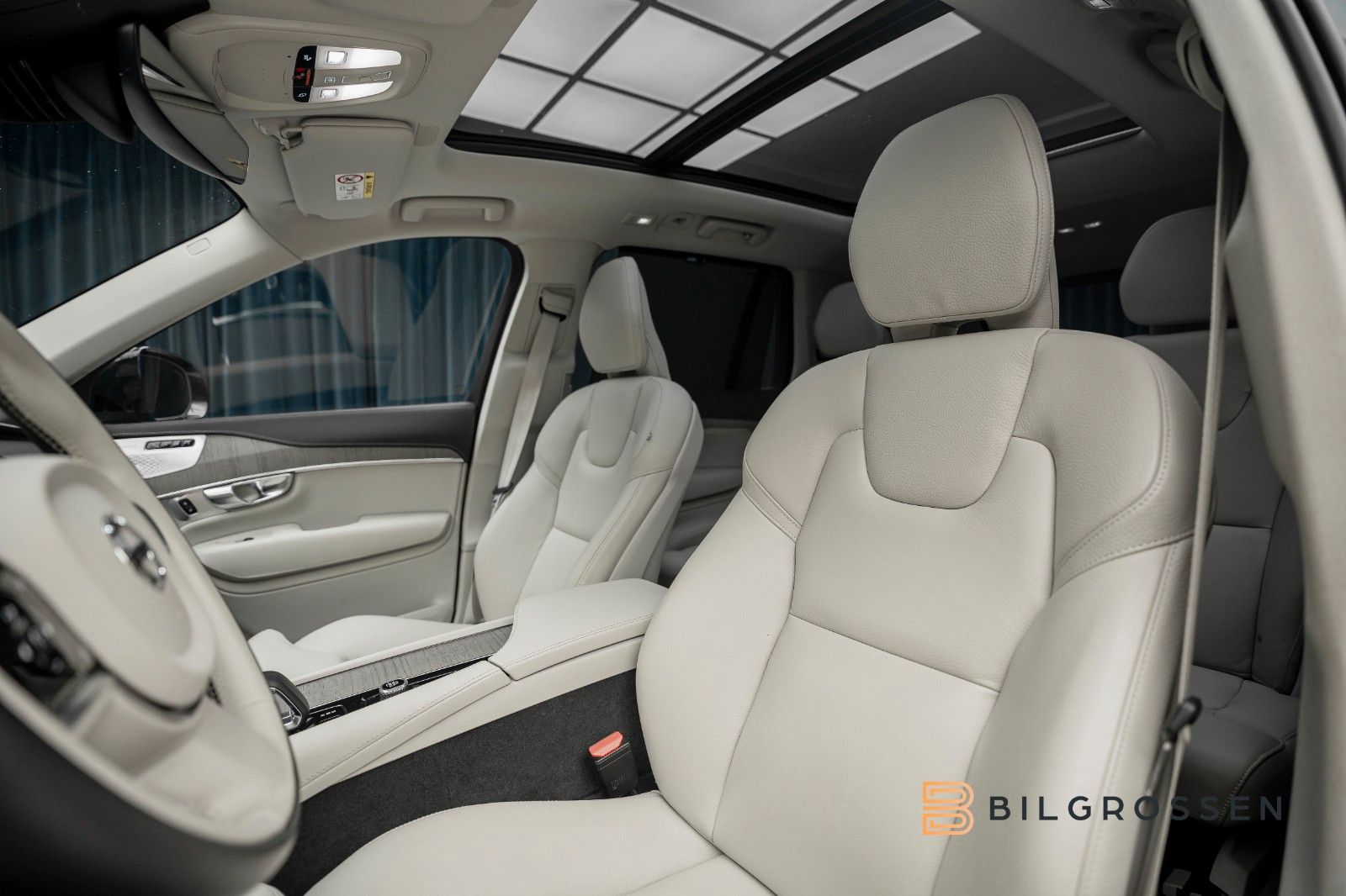 Volvo XC90 T8 Recharge Ultimate Dark B&W Pano HUD