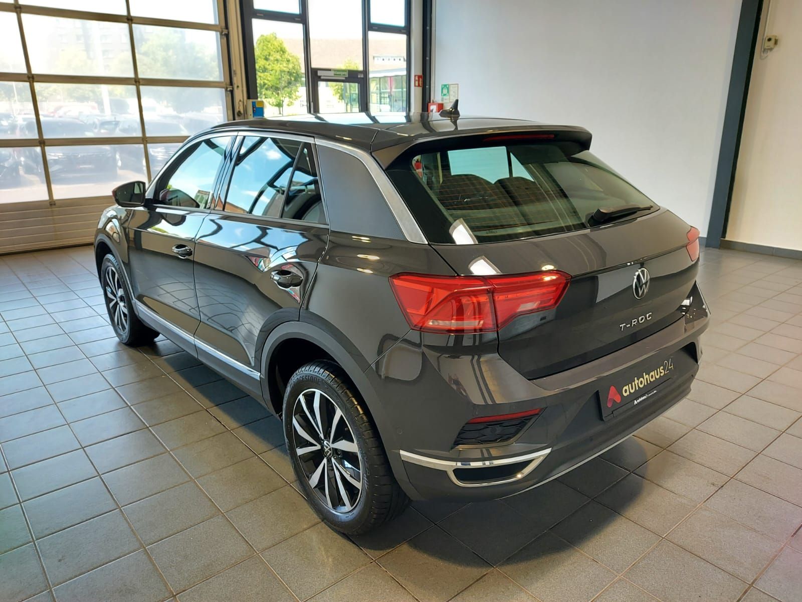 Volkswagen T-Roc 1.0 TSI Style - Samsaru's Car Outlet