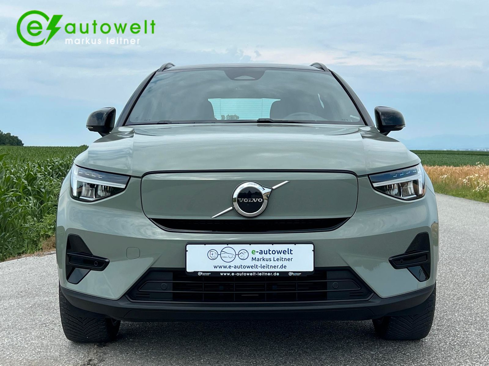 Volvo XC40 Plus Recharge Pure AWD - Samsaru's Car Outlet
