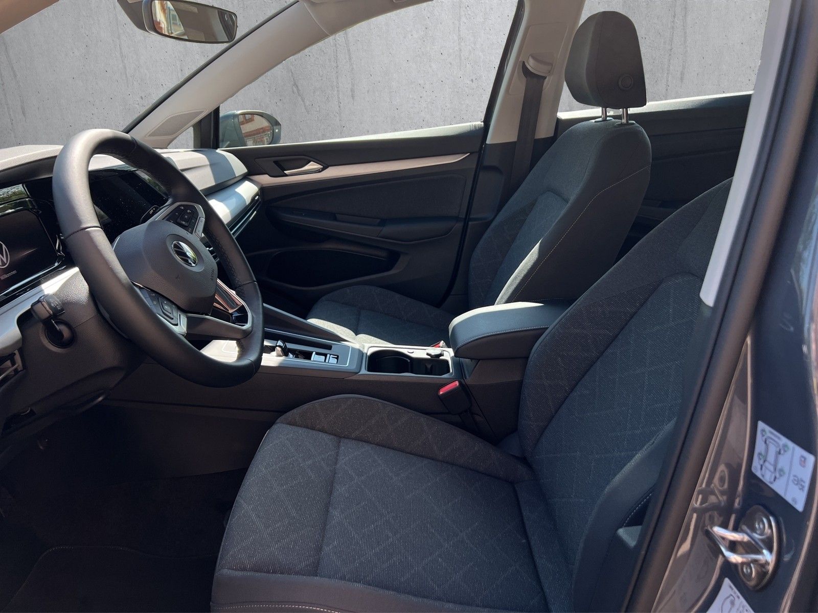 Volkswagen Golf Variant VIII eTSI Life DSG - Samsaru's Car Outlet
