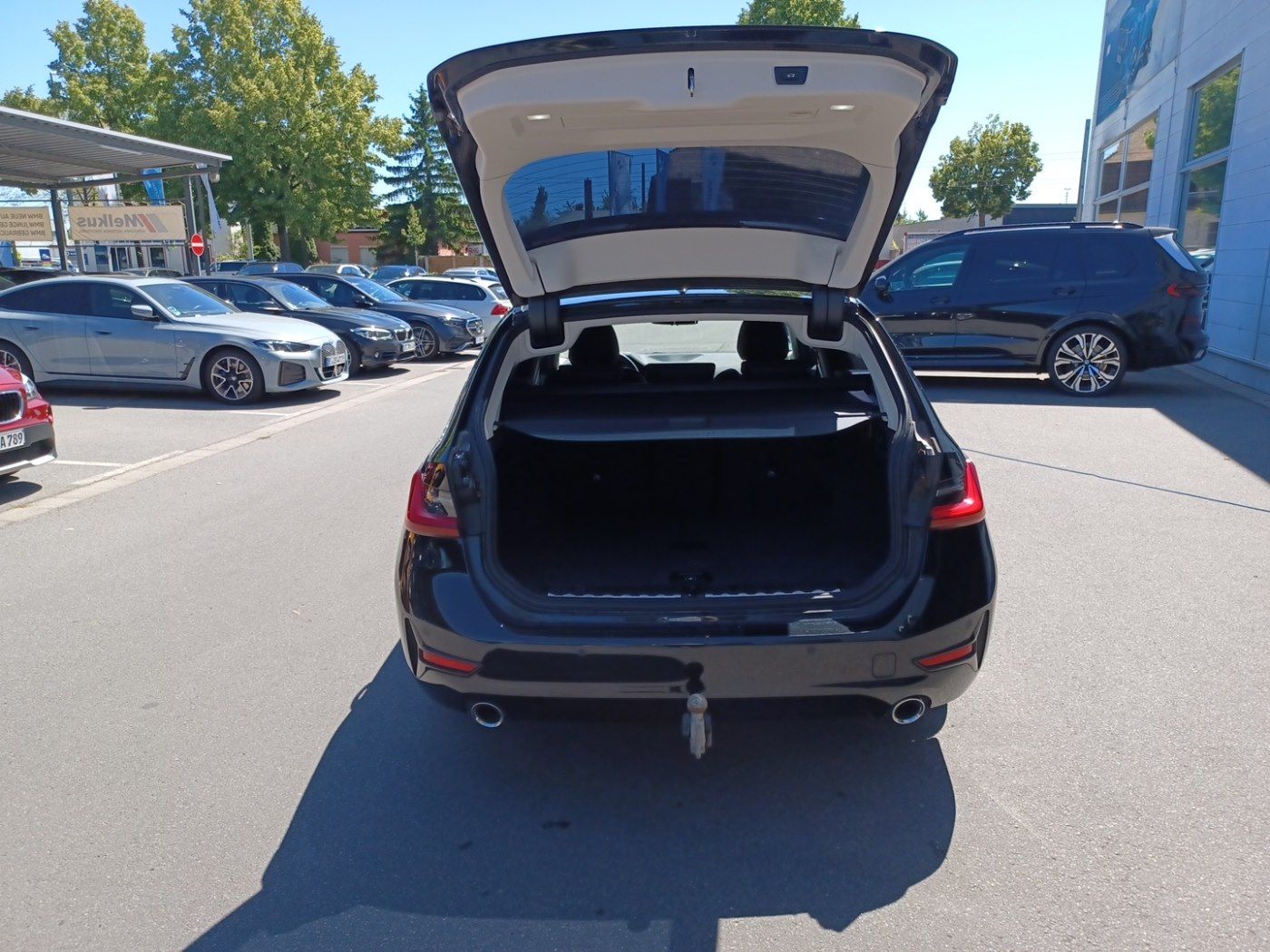 BMW 320d Touring Advantage - Samsaru's Car Outlet