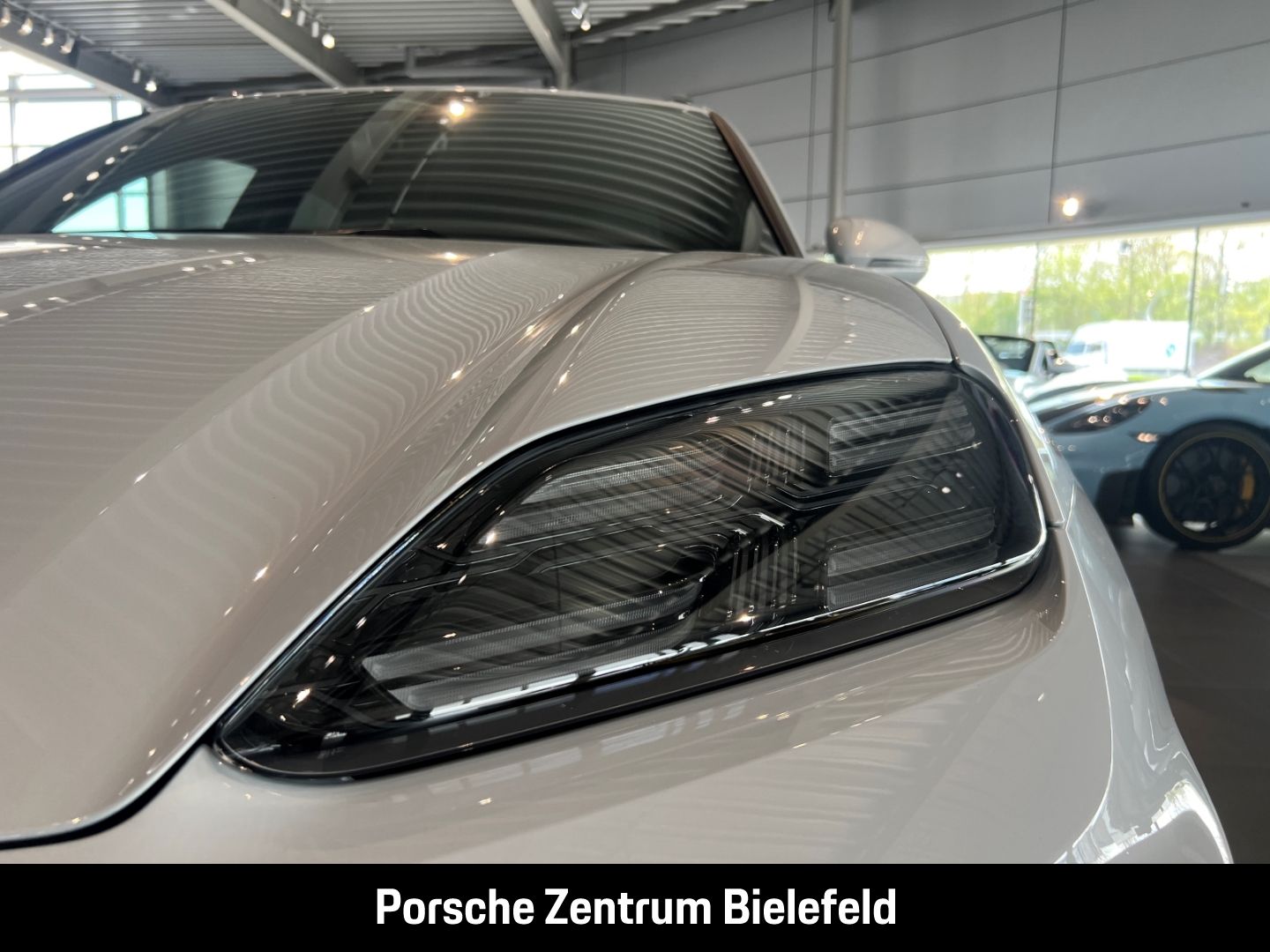 Porsche Macan Turbo Burmester Luftfederung Panoramadach