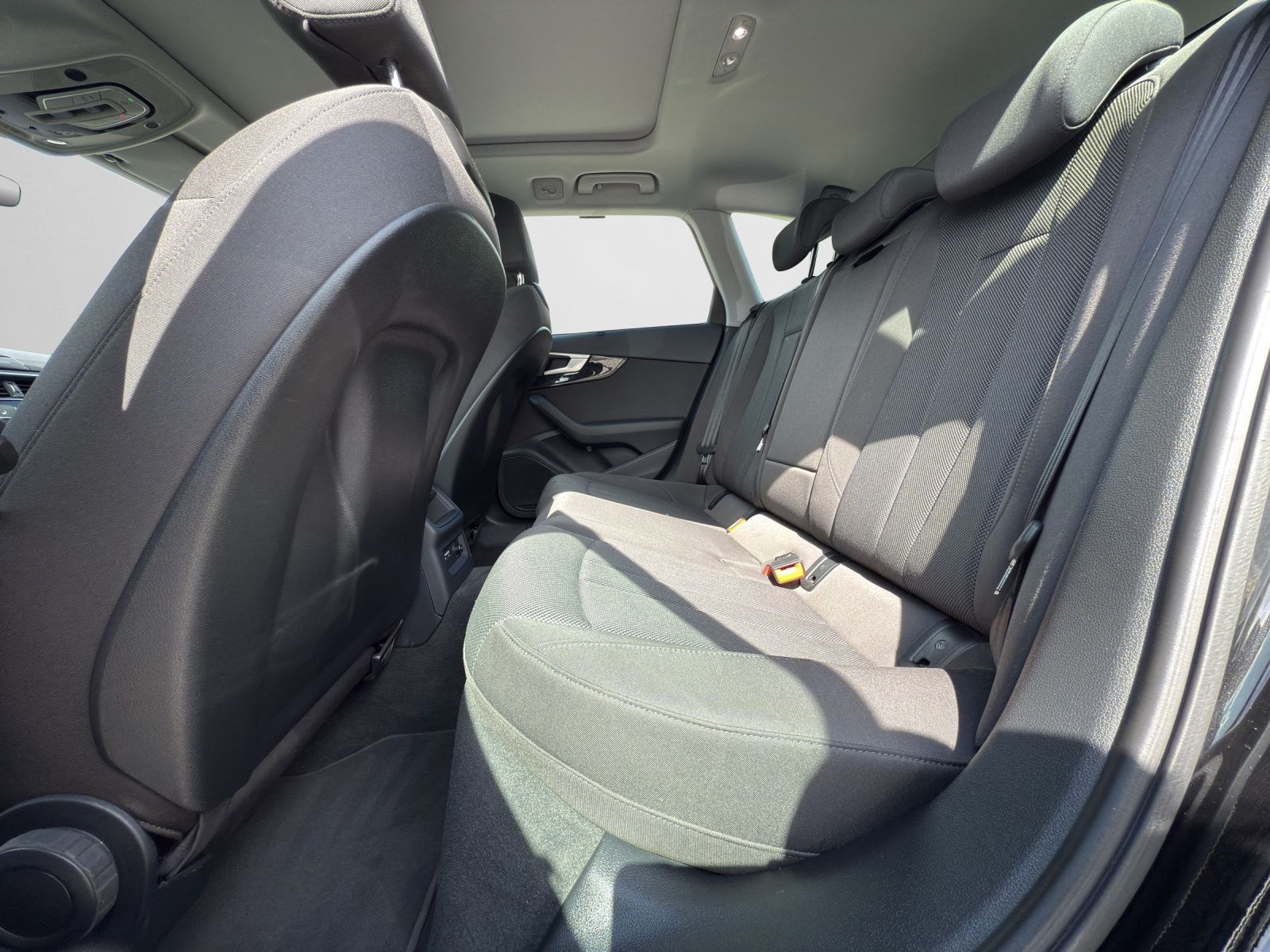 Audi A4 Avant 40 TFSI S tronic - Samsaru's Car Outlet