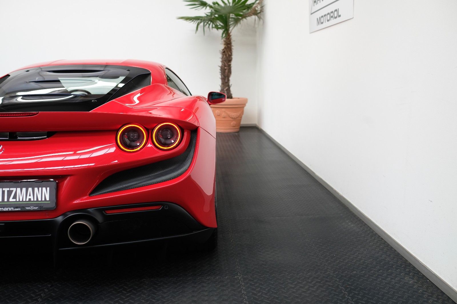 Ferrari F8 Tributo/LIFT/CAMERA/PDC/FULL ELECTRIC SEATS