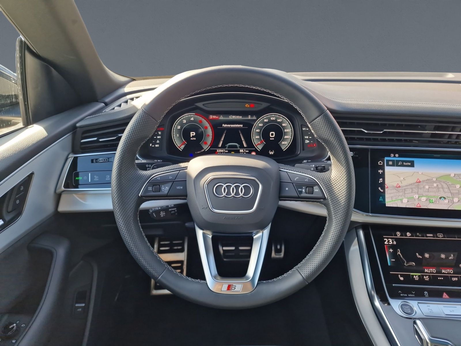 Audi Q8 55 TFSI qu S line MATRIX PANO Luft AHK B&O