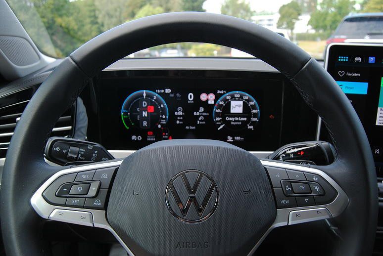 Volkswagen Passat 1.5 eHybrid DSG Elega.AHK.Navi-Max.HUD
