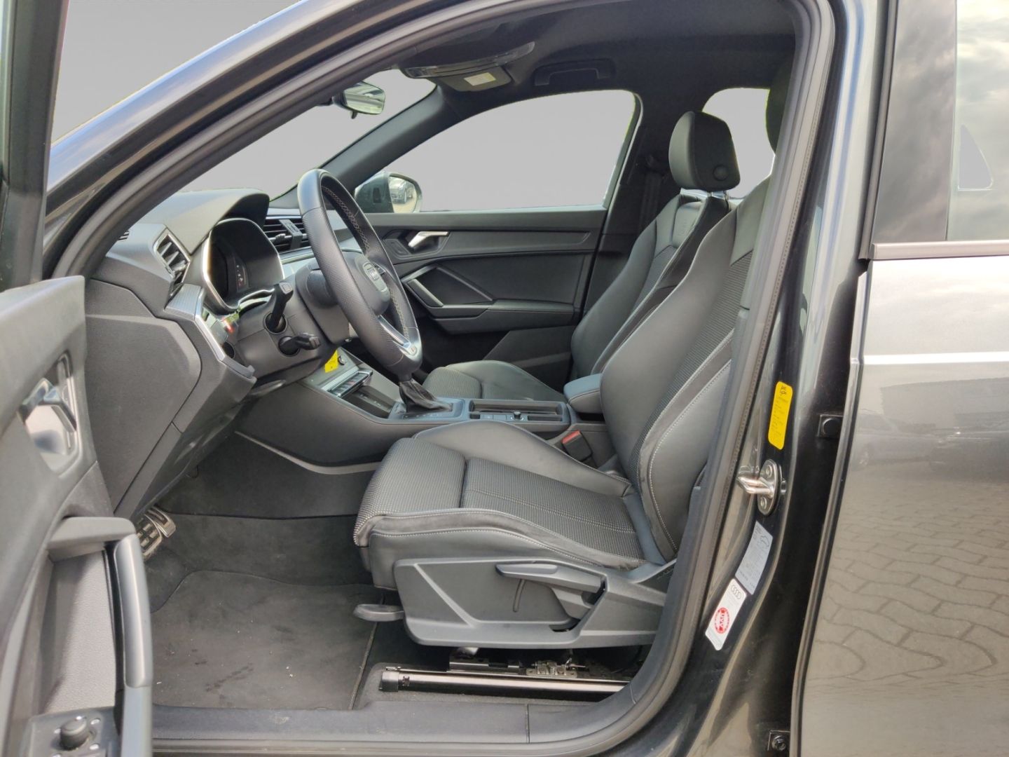 Audi Q3 35 TDI S line quattro - Samsaru's Car Outlet