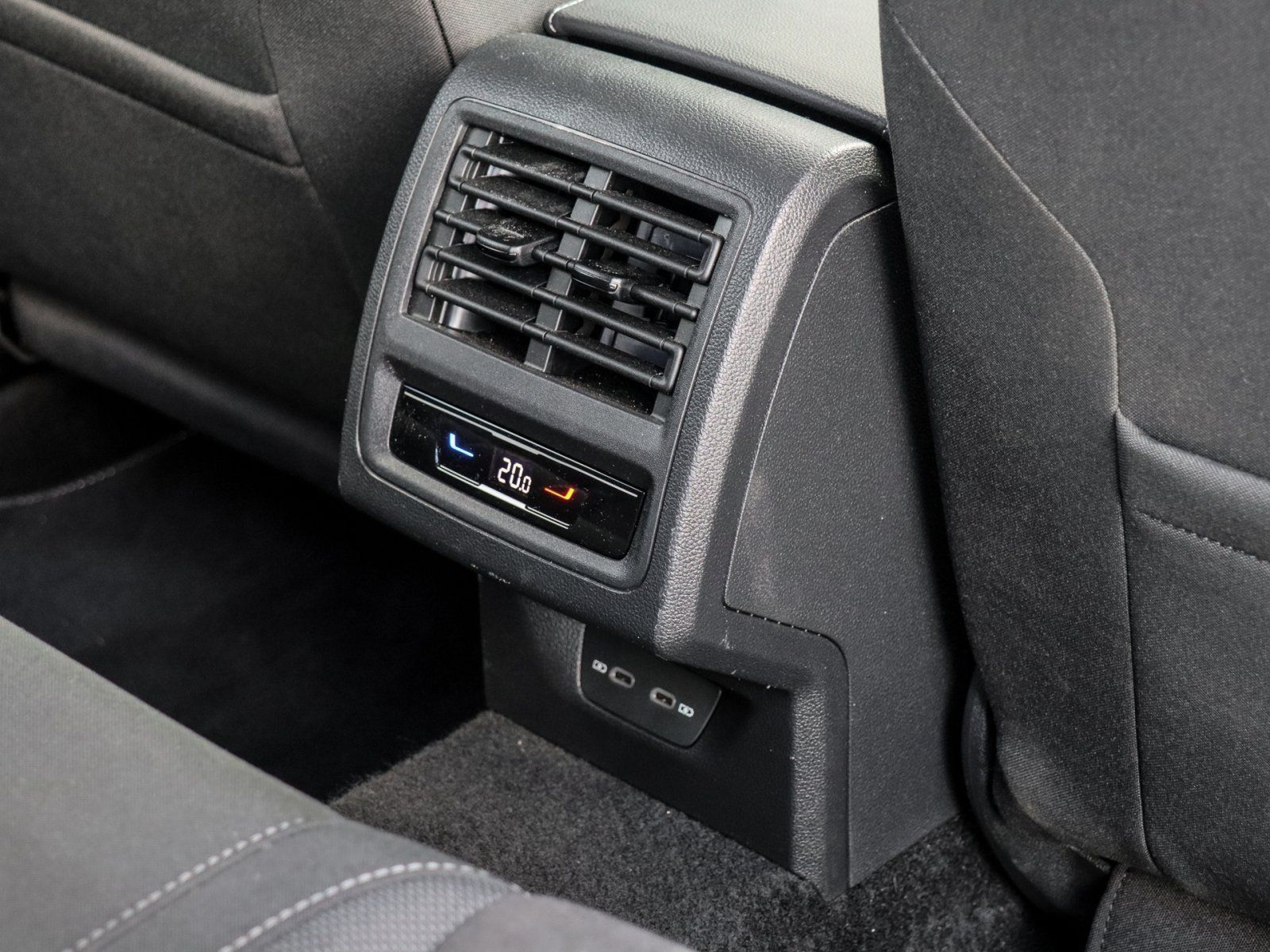 Volkswagen Golf Style 2.0 TDI DSG - Samsaru's Car Outlet