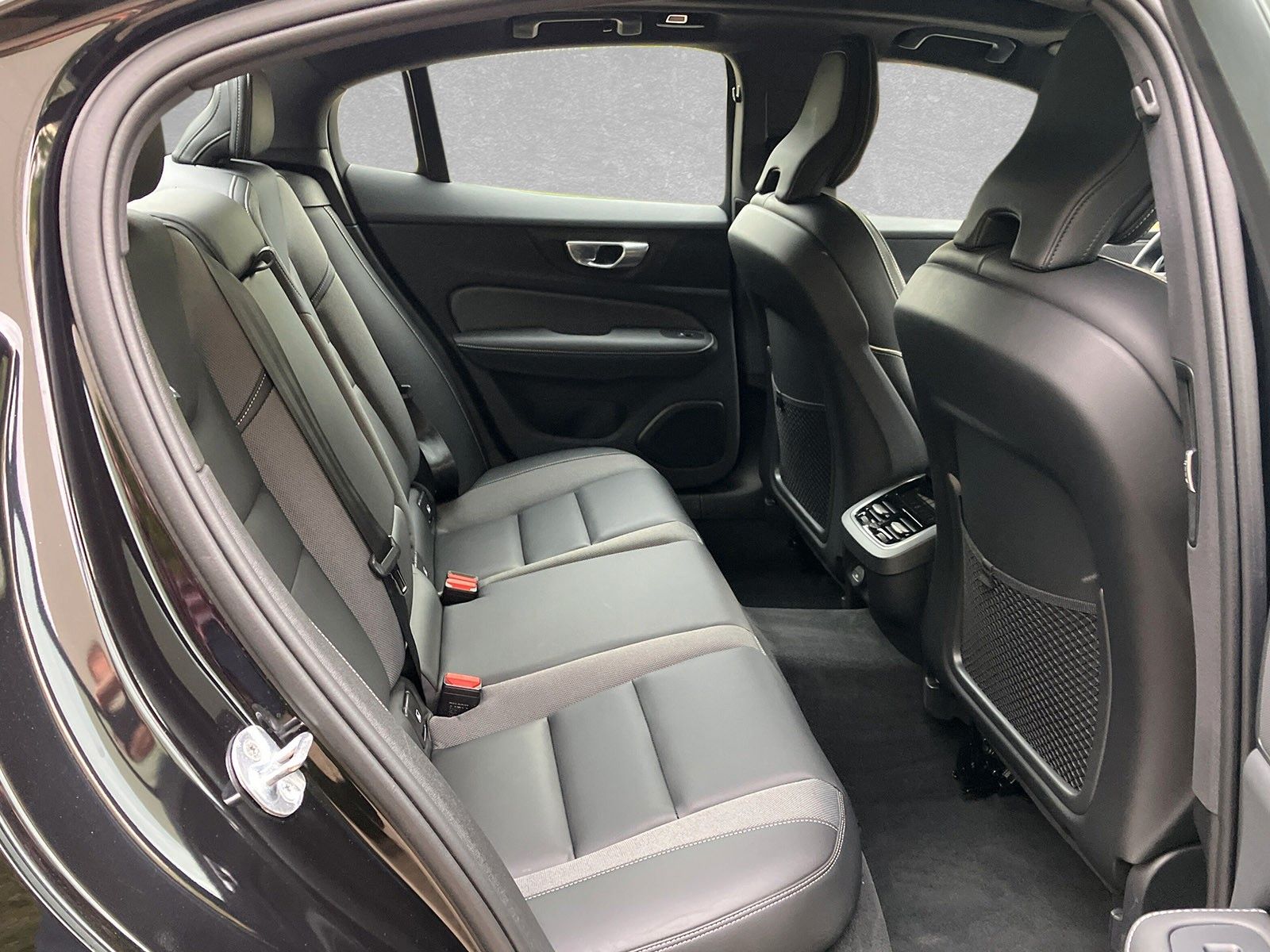 Volvo S60 B5 AWD Mild-Hybrid Ultimate Dark ACC BLIS SD