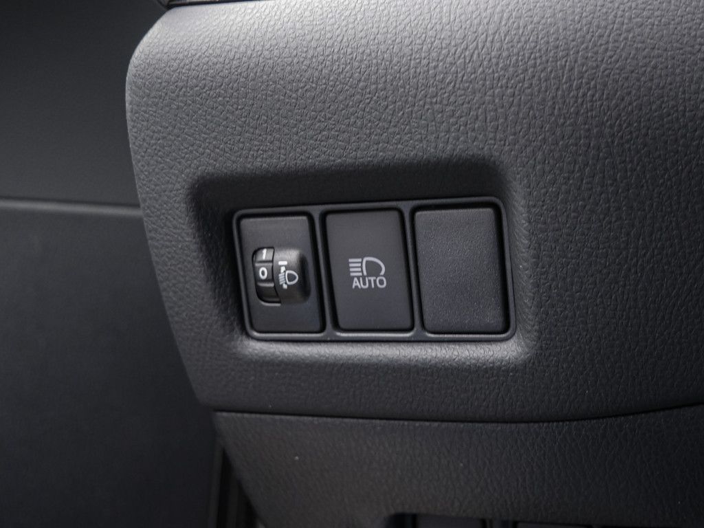 Toyota C-HR HYBRID Flow - Samsaru's Car Outlet