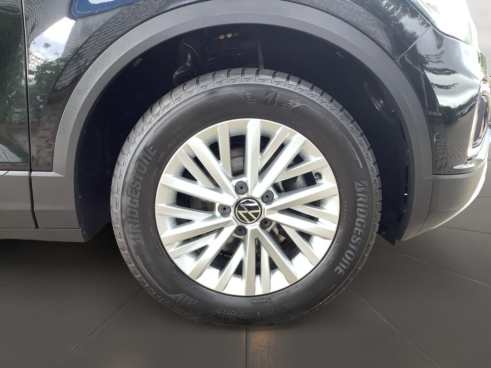 Volkswagen T-Roc 1.5 TSI DSG Life - Samsaru's Car Outlet