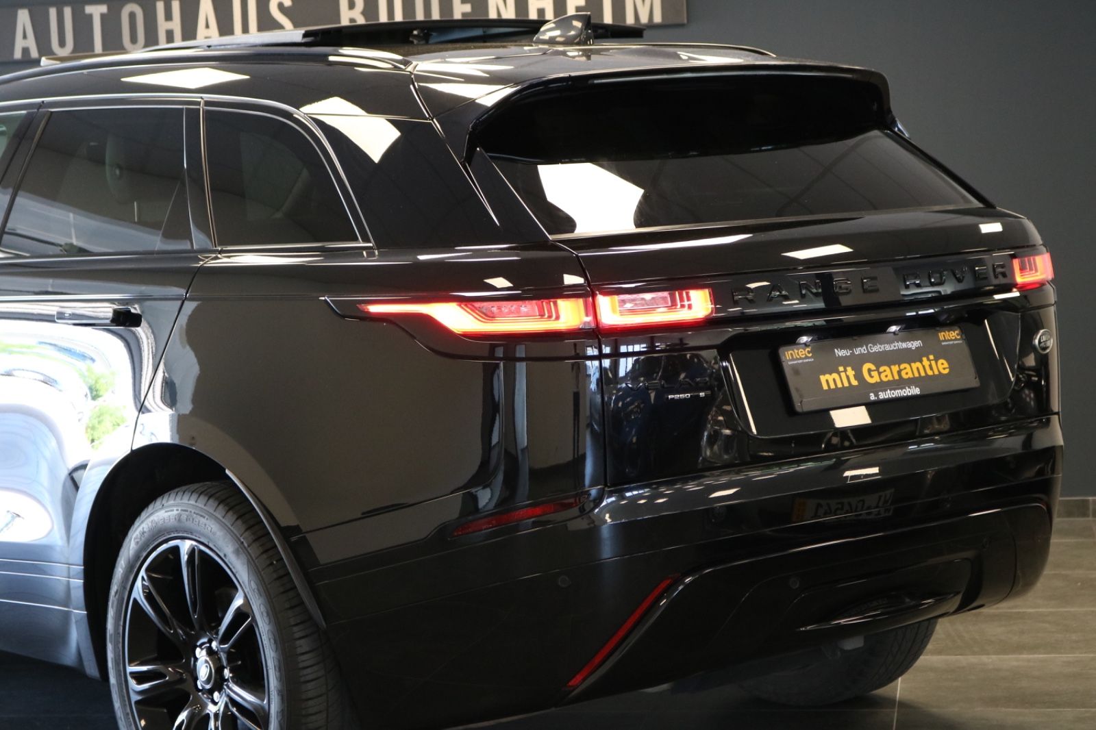 Range Rover Velar R-Dynamic - Samsaru's Car Outlet