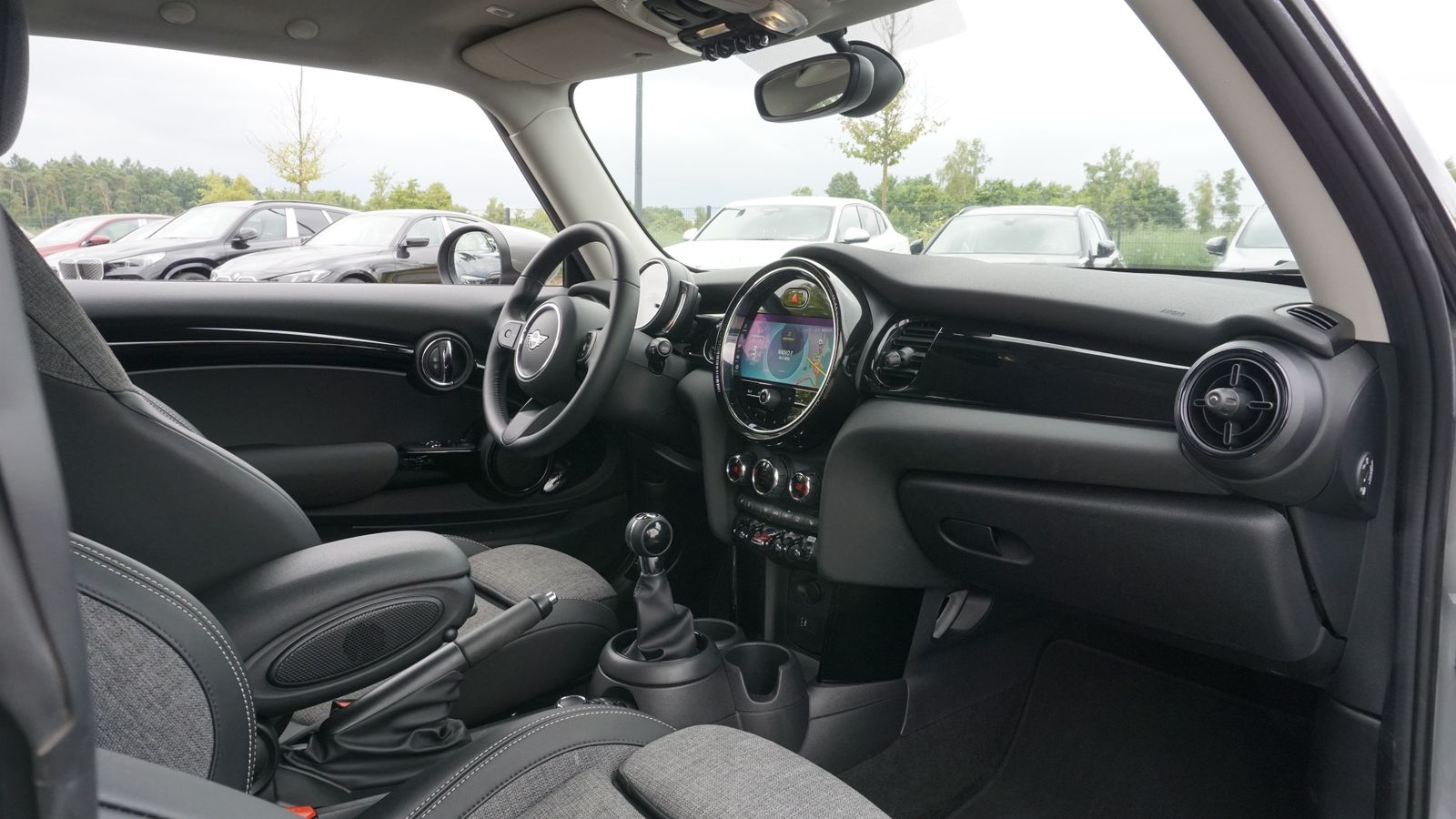 MINI One Hatch - Samsaru's Car Outlet
