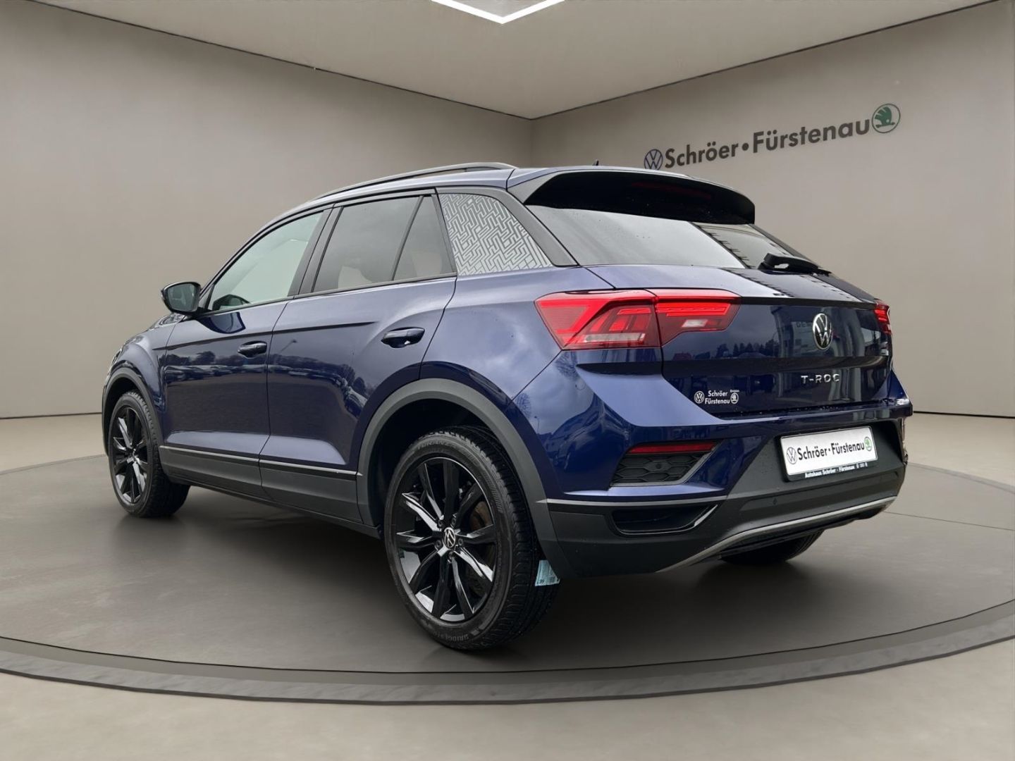 Volkswagen T-Roc Sport 1.5 TSI DSG - Samsaru's Car Outlet