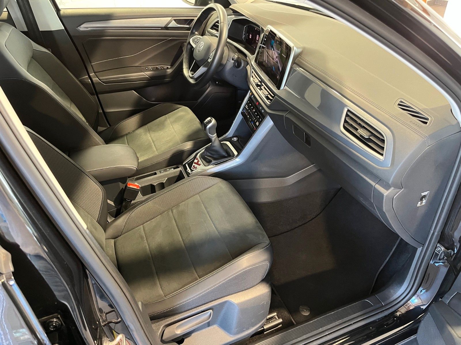 Volkswagen T-Roc 1.0TSi Style - Samsaru's Car Outlet
