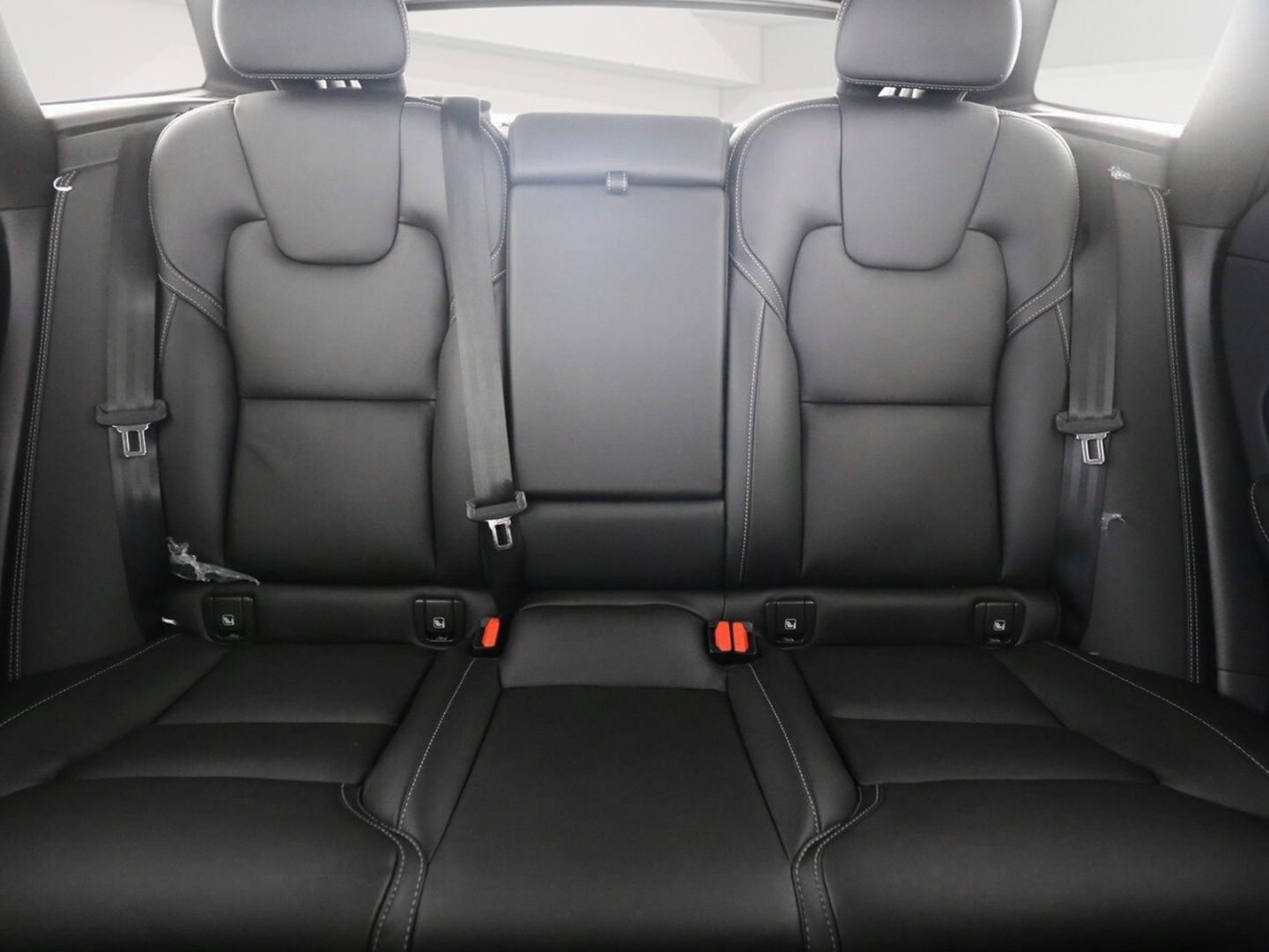 Volvo XC60 T6 Plus Black Edition Plug-In Hybrid AWD - Samsaru's Car Outlet