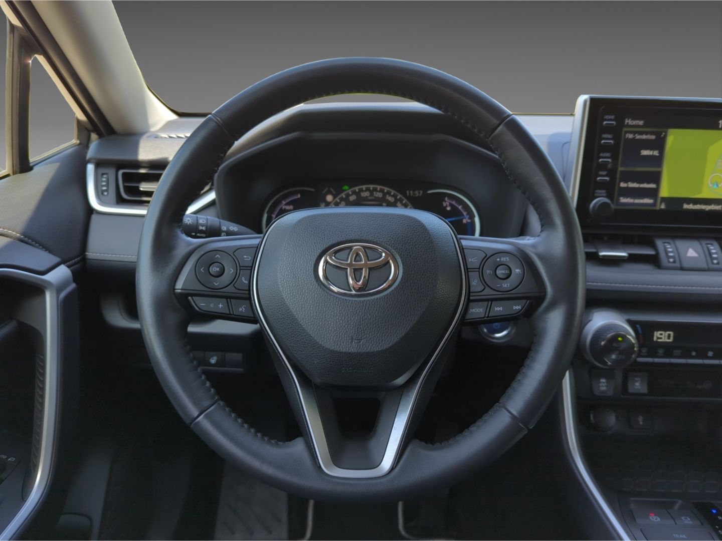 Toyota RAV 4 Hybrid 4x4 - Samsaru's Car Outlet