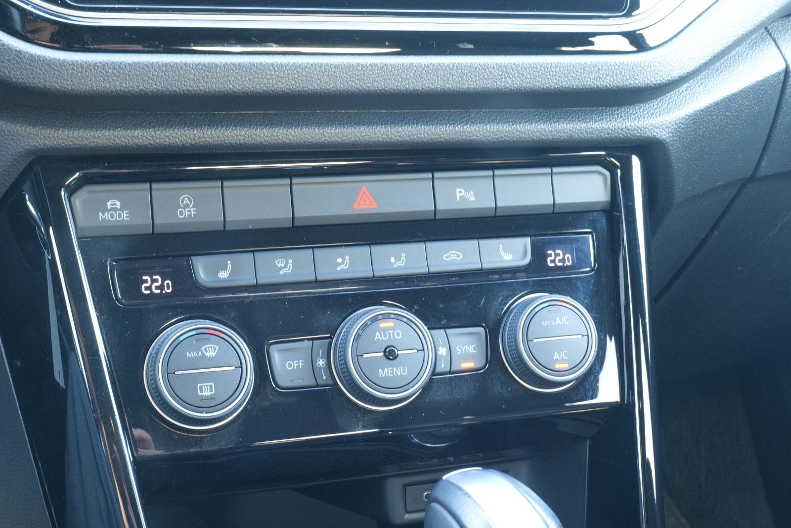 Volkswagen T-ROC Sport 1.5 TSI - Samsaru's Car Outlet