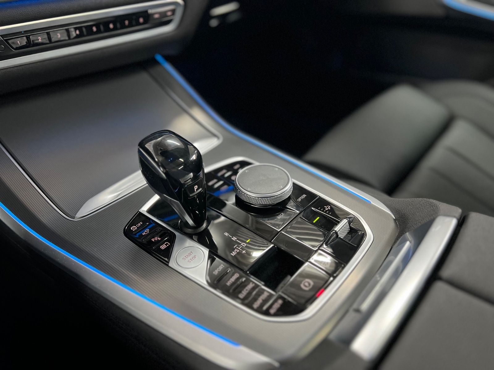 BMW X5 xDrive 45e AHK+HaKa+ACC+HuD+4Z+Pano+Park+LED