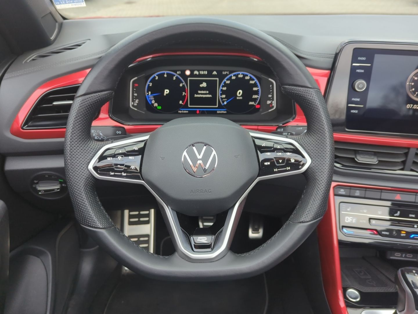 Volkswagen T-Roc R-Line 1.5 TSI DSG - Samsaru's Car Outlet