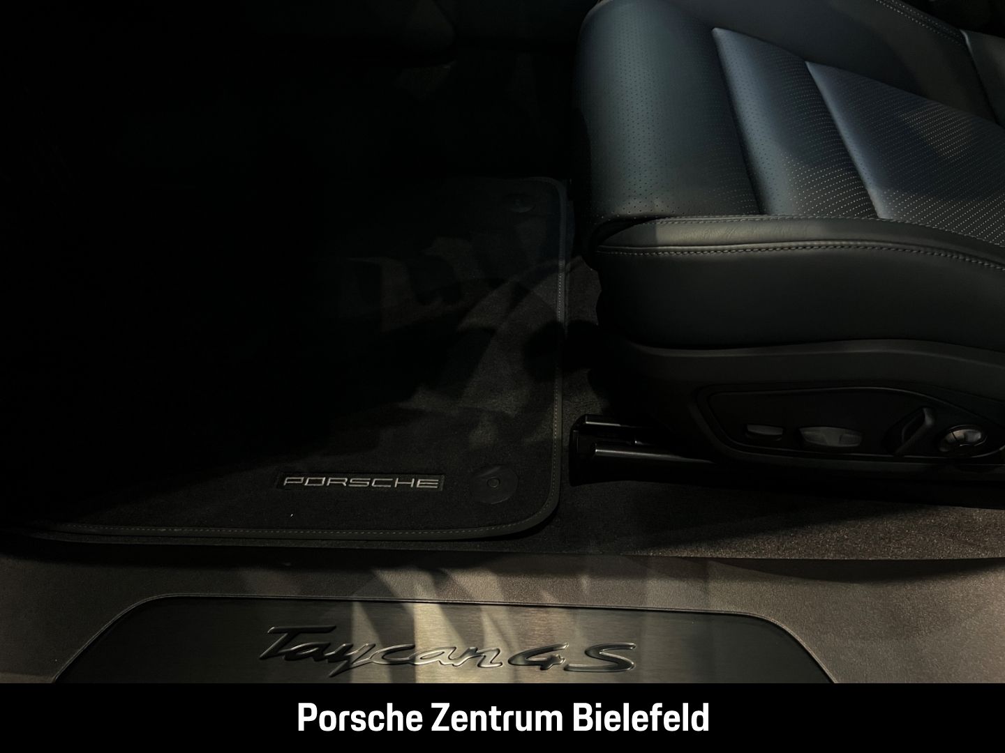 Porsche Taycan 4S Cross Turismo Panoramadach LED-Matrix